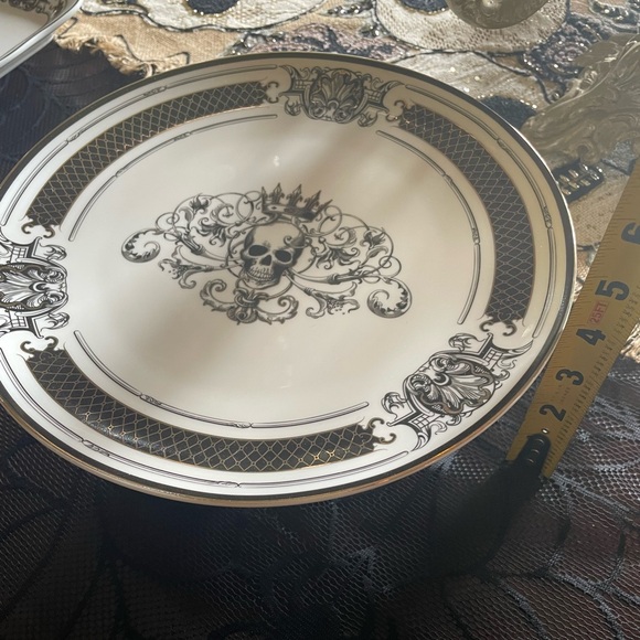 GRACE TEAWARE NWOT Crowned Skull Gothic Design  Fine Porcelain Cake Pedestal - Picture 6 of 11